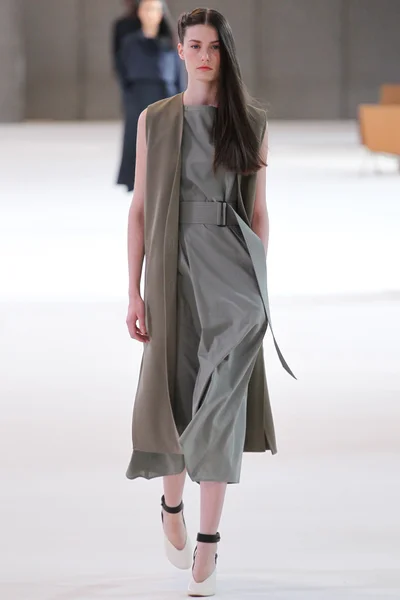 Look 15